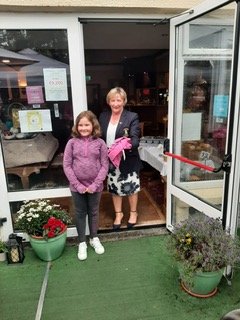 image lady-captain-jo-presenting-the-junior-girls-9-hole-winner-leah-mcevoy-jpg