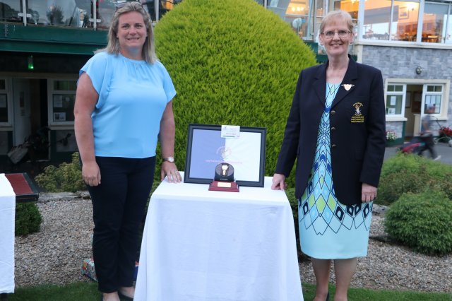 image lady-president-stephanie-gorman-presents-the-lady-presidents-prize-to-sinead-scully-in-portarlington-golf-club-jpg
