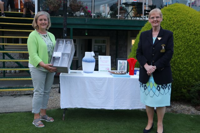image lady-president-stephanie-gorman-presenting-breda-cummins-with-fourth-prize-at-the-lady-presidents-prize-day-in-portarlington-golf-club-jpg