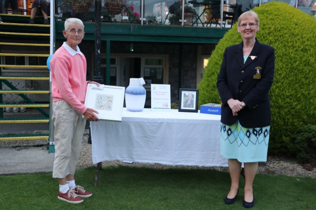 image lady-president-stephanie-gorman-presenting-carmel-bolton-with-gross-prize-at-the-lady-presidents-prize-day-in-portarlington-golf-club-jpg