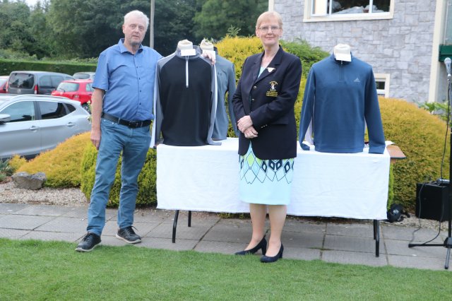image lady-president-stephanie-gorman-presenting-eamonn-connolly-with-1st-prize-in-the-mens-18-hole-at-the-lady-presidents-prize-day-in-portarlington-golf-club-jpg