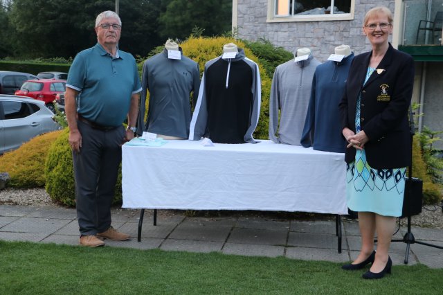 image lady-president-stephanie-gorman-presenting-james-oneill-with-1st-in-the-mens-9-hole-at-the-lady-presidents-prize-day-in-portarlington-golf-club-jpg