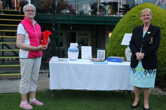 image lady-president-stephanie-gorman-presenting-mary-kavanagh-with-the-past-presidents-prize-at-the-lady-presidents-prize-day-in-portarlington-golf-club-2-jpg
