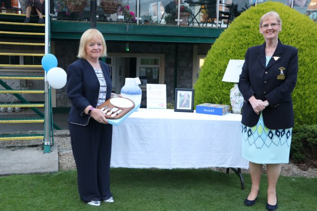 image lady-president-stephanie-gorman-presenting-mary-moran-with-third-prize-at-the-lady-presidents-prize-day-in-portarlington-golf-club-jpg